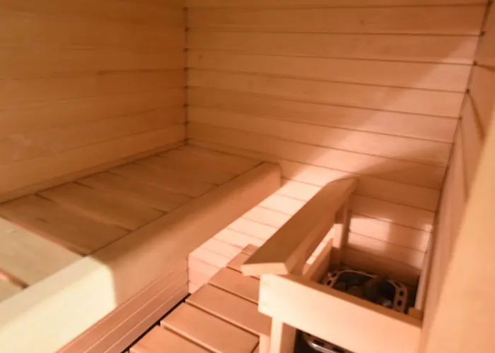 Cozy With Sauna Near Center